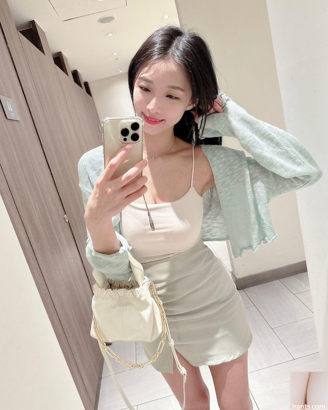 Cô gái trẻ thanh lịch “Cai Fanfan” có đường cong hình chữ S hoàn hảo và toát lên vẻ quyến rũ gợi cảm (10P) - Ảnh 2