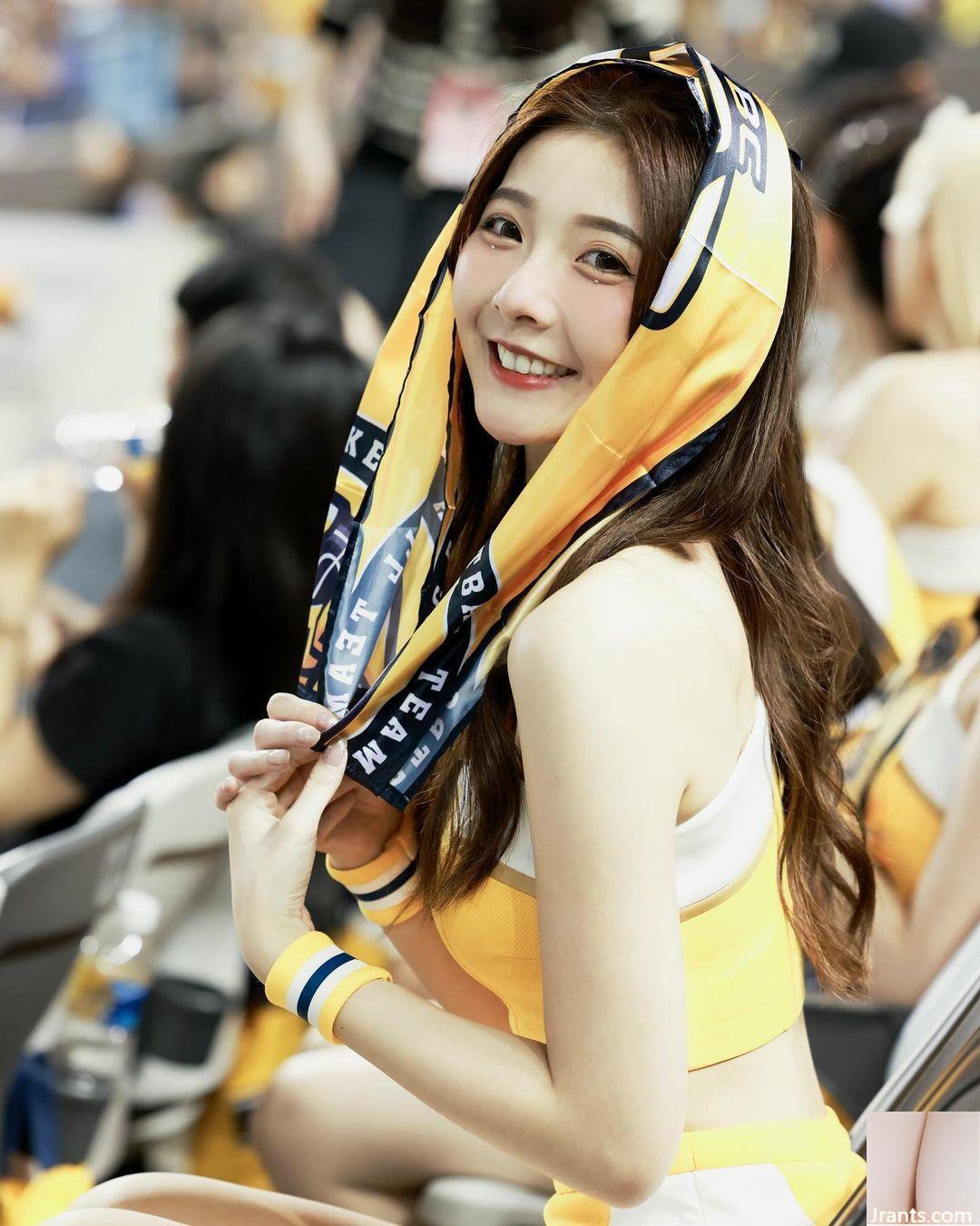 Gái xinh “Wen Wen” xinh đẹp thanh tú đến mức thu hút spotlight trên sân (10P) - Ảnh 5