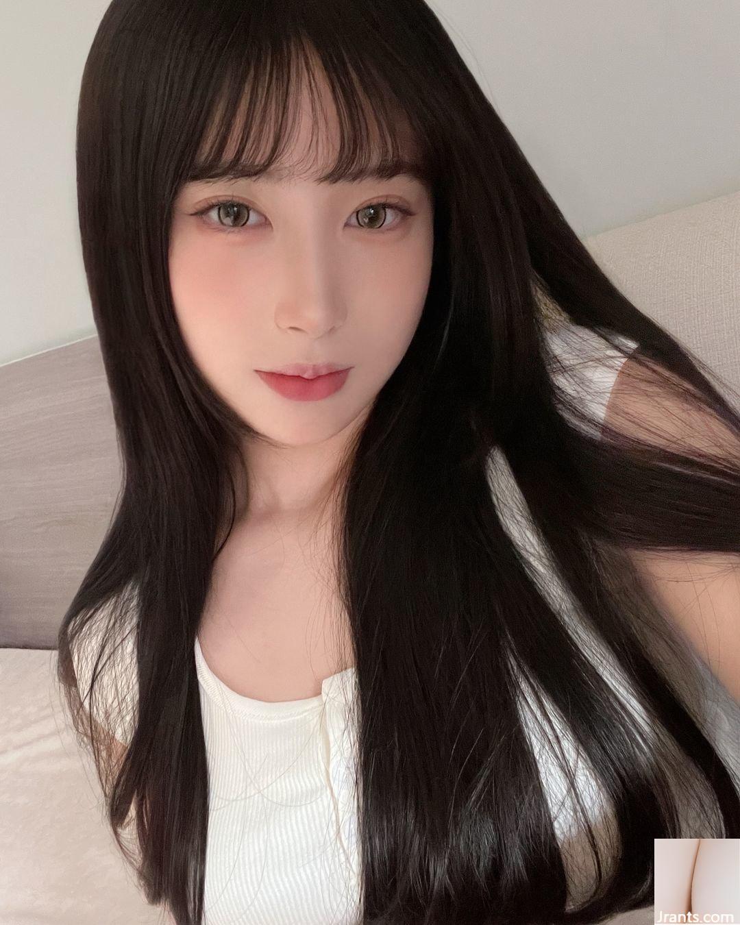 “Peng Peng” có đôi mắt to long lanh, siêu vô hại nhưng lại có thân hình nóng bỏng quyến rũ (10P)