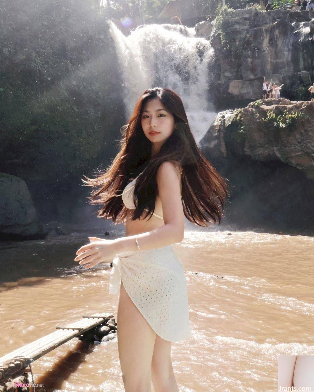 Ziqi, một cô gái xinh đẹp đến từ Malaysia, có nụ cười ngọt ngào và dáng người rạng ngời. Cô ấy khá ăn ảnh và quyến rũ.