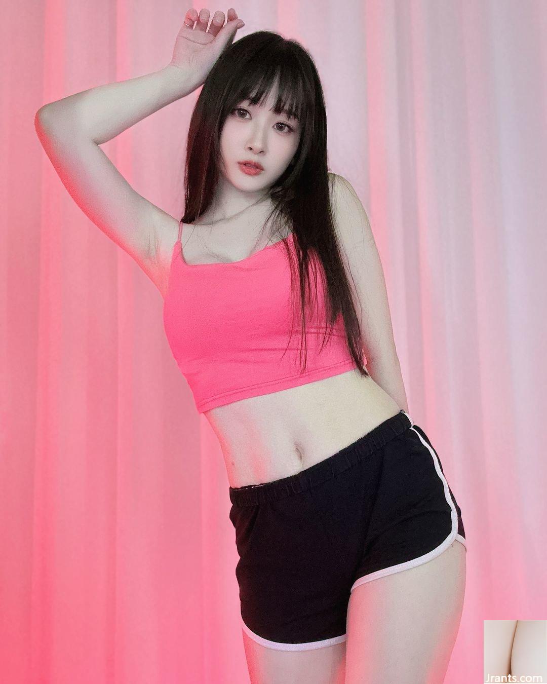 Ngoại hình của “Weiwei” tỏa ra siêu năng lực, dáng người mảnh mai siêu gợi cảm (10P) - Ảnh 9