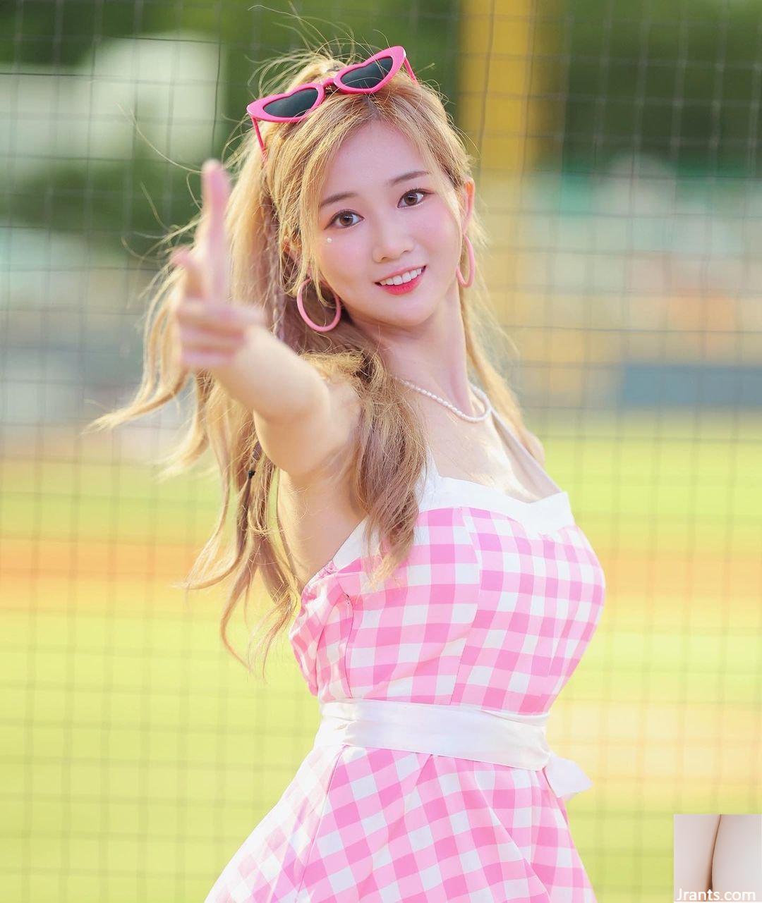 “Xiu Xiuzi Emily” thể hiện nét quyến rũ trưởng thành đầu tiên của một thiếu nữ và nụ cười ngọt ngào khiến người ta mê mẩn (10P) - Ảnh 10