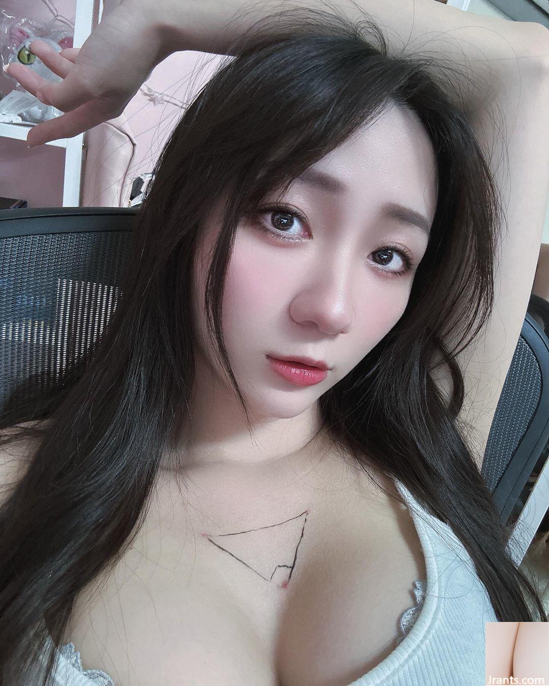 “Zi Miao Koneko” có đôi mắt to, sâu và dáng người gợi cảm quyến rũ trái tim bạn (10P) - Ảnh 7