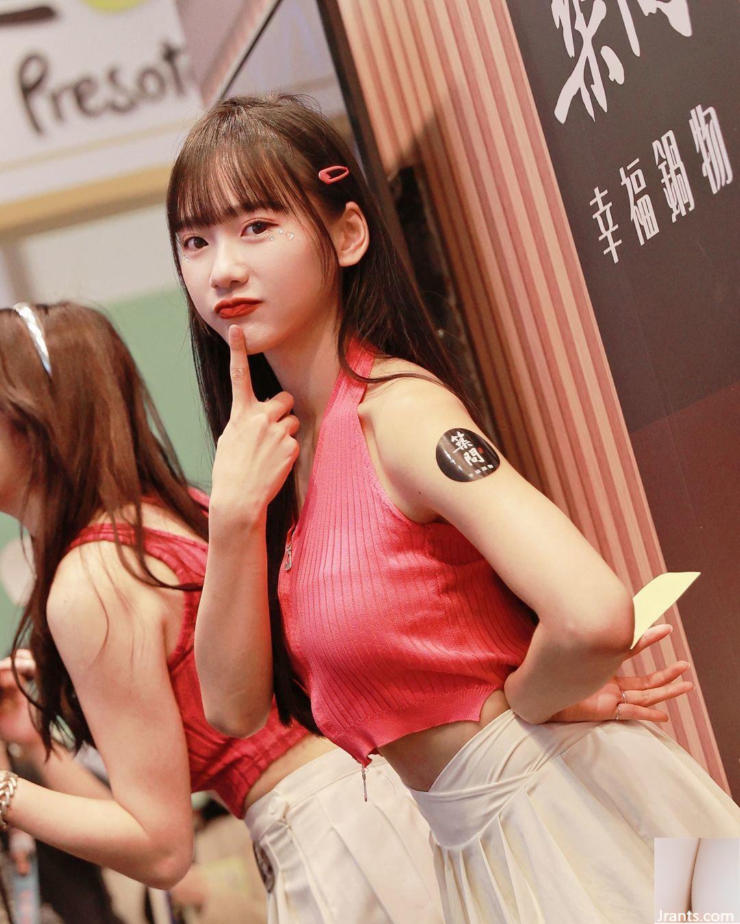 “Queena Nana” thấp thoáng chạy ra ngoài, cảnh nóng quá (10P) - Ảnh 2