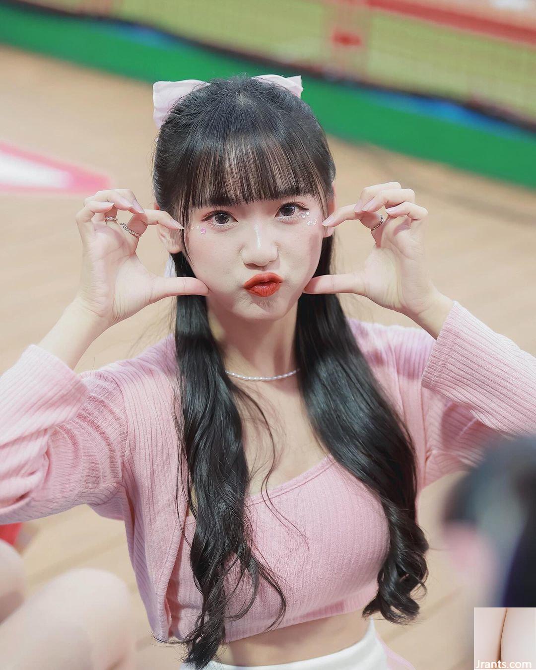 “Queena Nana” thấp thoáng chạy ra ngoài, cảnh nóng quá (10P) - Ảnh 8