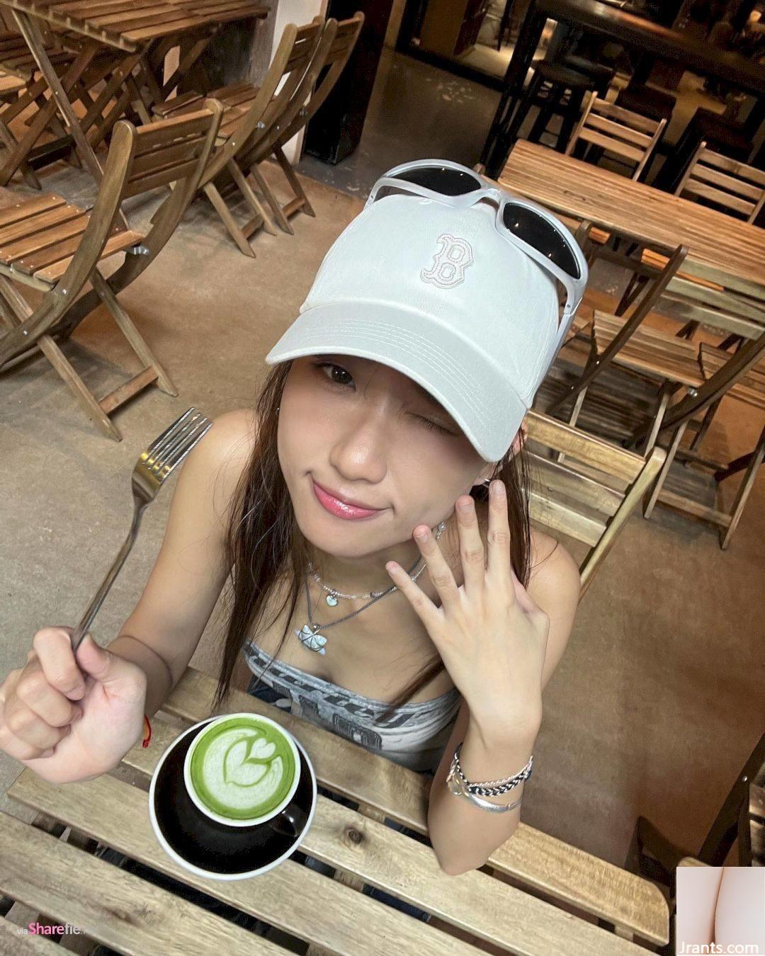 Gái xinh mặc bikini khiến cư dân mạng phun máu - Ảnh 10