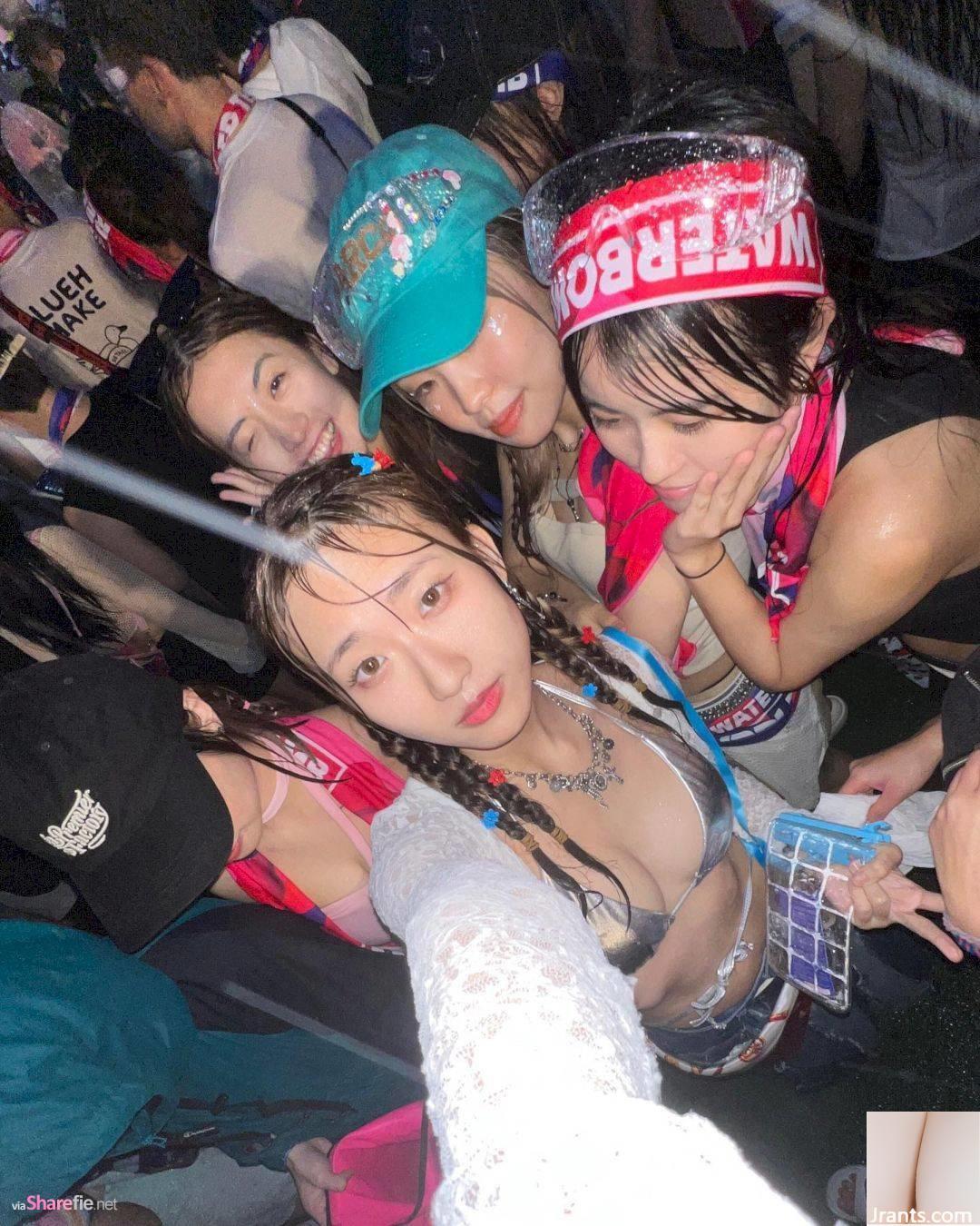 Gái xinh mặc bikini khiến cư dân mạng phun máu - Ảnh 11