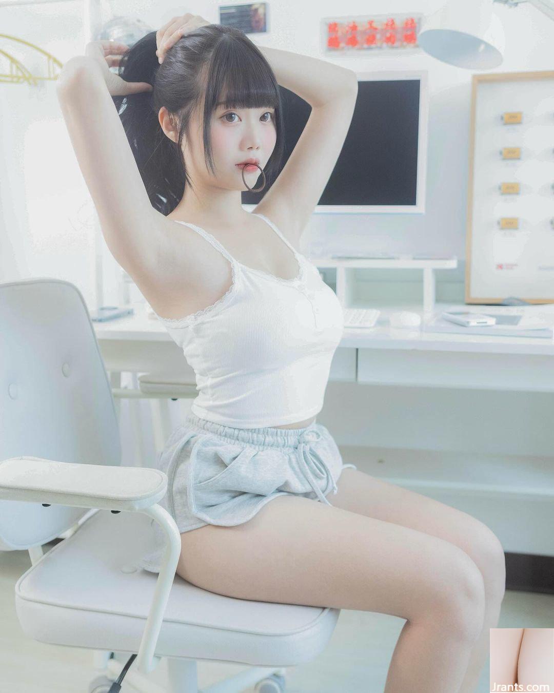 Chú ngựa nhỏ “Qiu Qiu” có bộ ngực trắng nõn và mềm mại căng tràn, nhìn xong tức giận (10P - Ảnh 4