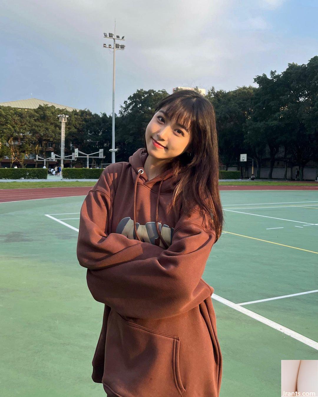 “C ngốc nghếch” sở hữu làn da trắng hồng, trong trẻo, để lộ gương mặt dễ thương khiến dân tình mê mẩn (10P) - Ảnh 9