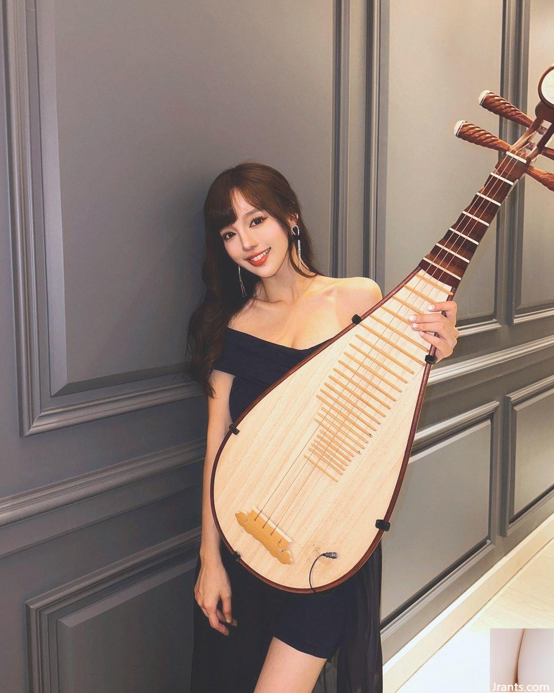 Người đẹp âm nhạc “Qiu Han” sở hữu vóc dáng xinh đẹp trong trang phục ngọt ngào và cay nồng (10P)