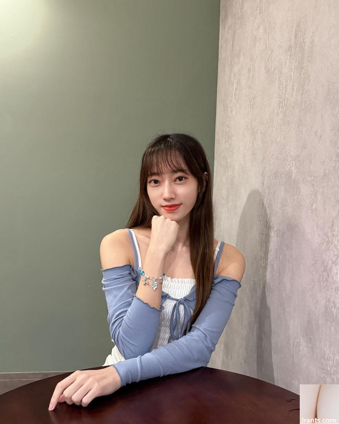 Khuôn mặt nhỏ nhắn của “Quế Quế” toát lên vẻ đẹp trẻ trung và bộ ngực đẹp quyến rũ (10P - Ảnh 2