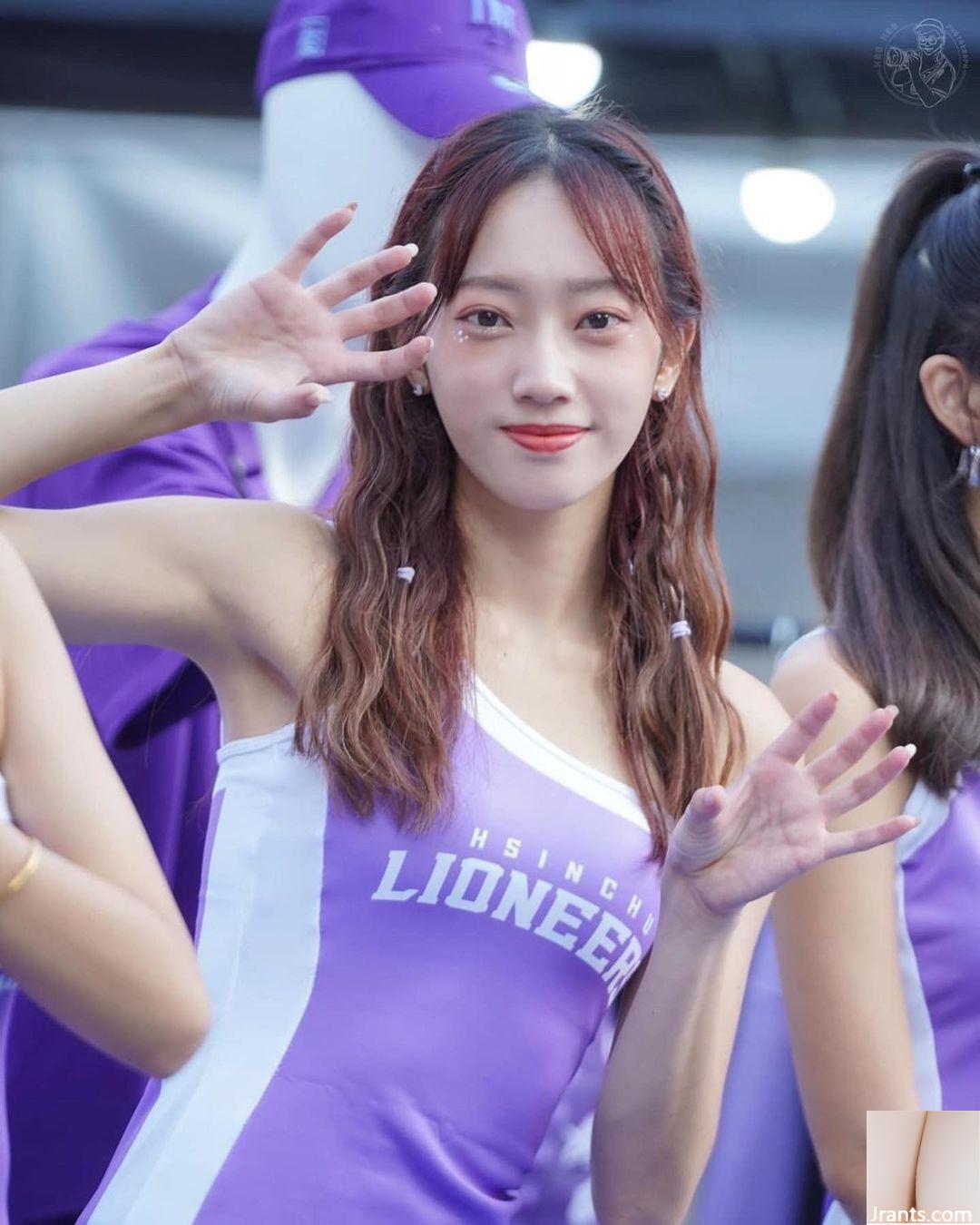 Khuôn mặt nhỏ nhắn của “Quế Quế” toát lên vẻ đẹp trẻ trung và bộ ngực đẹp quyến rũ (10P - Ảnh 5