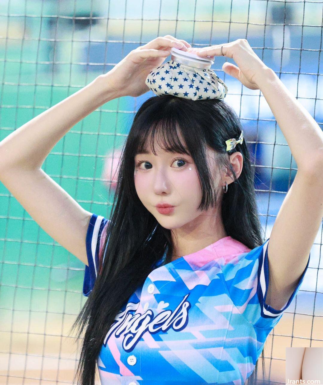 Cô gái cổ vũ “Zhu Zhu PigLet” có nụ cười ngọt ngào và tràn đầy yêu thương (10P) - Ảnh 2