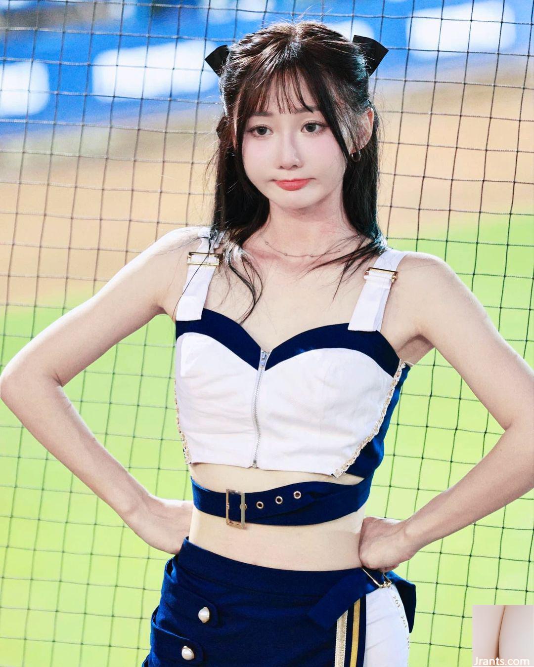 Cô gái cổ vũ “Zhu Zhu PigLet” có nụ cười ngọt ngào và tràn đầy yêu thương (10P) - Ảnh 4