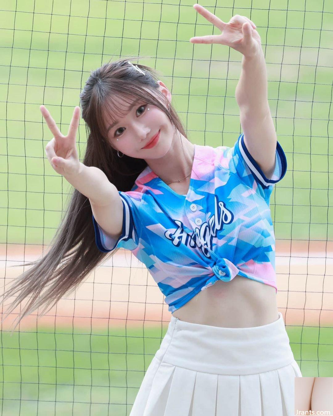 Cô gái cổ vũ “Zhu Zhu PigLet” có nụ cười ngọt ngào và tràn đầy yêu thương (10P) - Ảnh 8