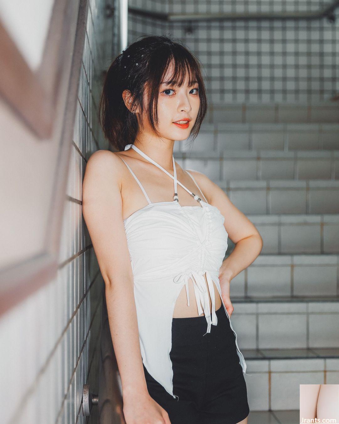 Vẻ đẹp khí chất “Xuân Xuân” mỉm cười ngọt ngào với bạn, đôi mắt to ngây thơ thật đáng yêu (10P) - Ảnh 2