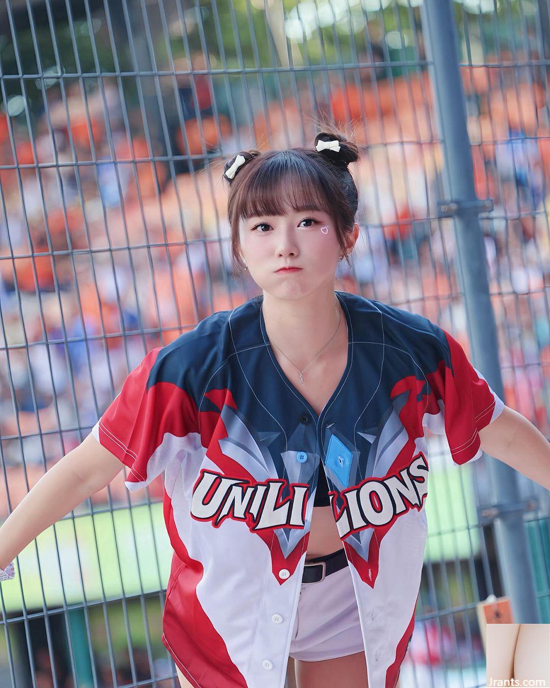 Hot girl “Xu Feiqi Faye” quyến rũ thân hình trắng nõn và dịu dàng đến mức khó chịu (10P)