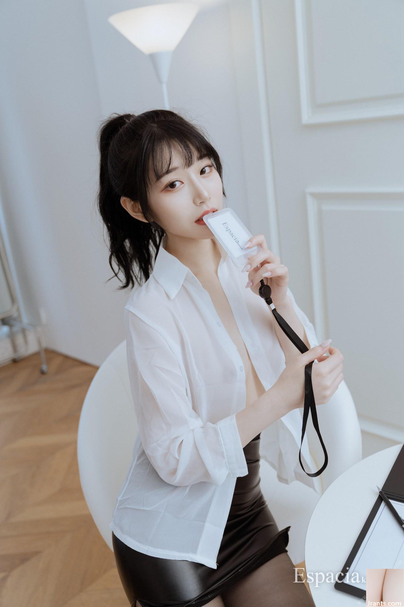 CV ngây thơ nhất cởi quần áo một cách hào phóng trên ghế sofa! Duỗi đôi chân xinh đẹp của cô ấy ra và nhìn bạn bằng đôi mắt thanh tao là một sự tương phản rất lớn! (41P) - Ảnh 14