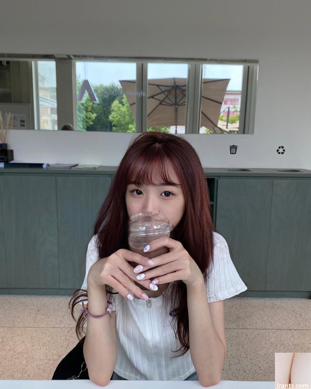 Vòng eo thon gọn của “Hina” tôn lên đường cong gợi cảm chết người (10P) - Ảnh 9