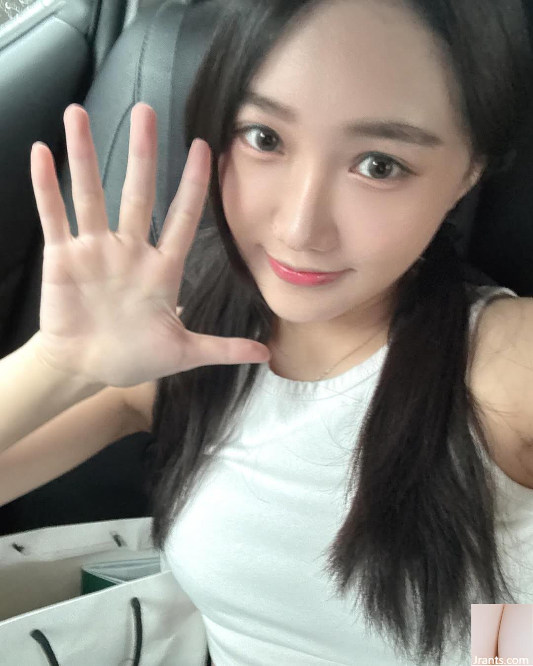 Vòng một đầy đặn và dáng người gợi cảm của “Bướm” đẹp đến từng khoảnh khắc (10P) - Ảnh 7