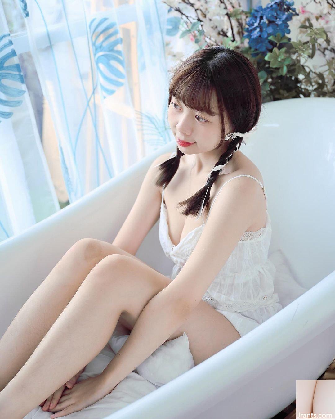 “Yi Qing Chloe” có quả bóng sữa tròn trịa, dữ dằn và nóng bỏng và thân hình tuyệt vời (10P)