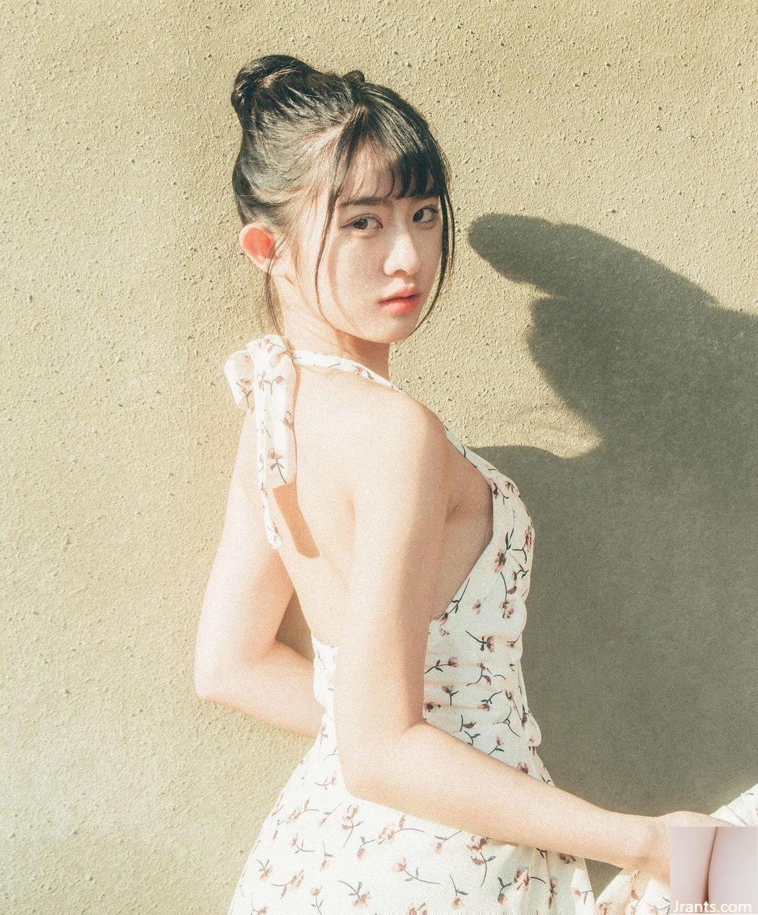 “Youxin” có đôi mắt to, nụ cười ngọt ngào, thân hình bụ bẫm dễ thương, khoe dáng không chút do dự (10P)