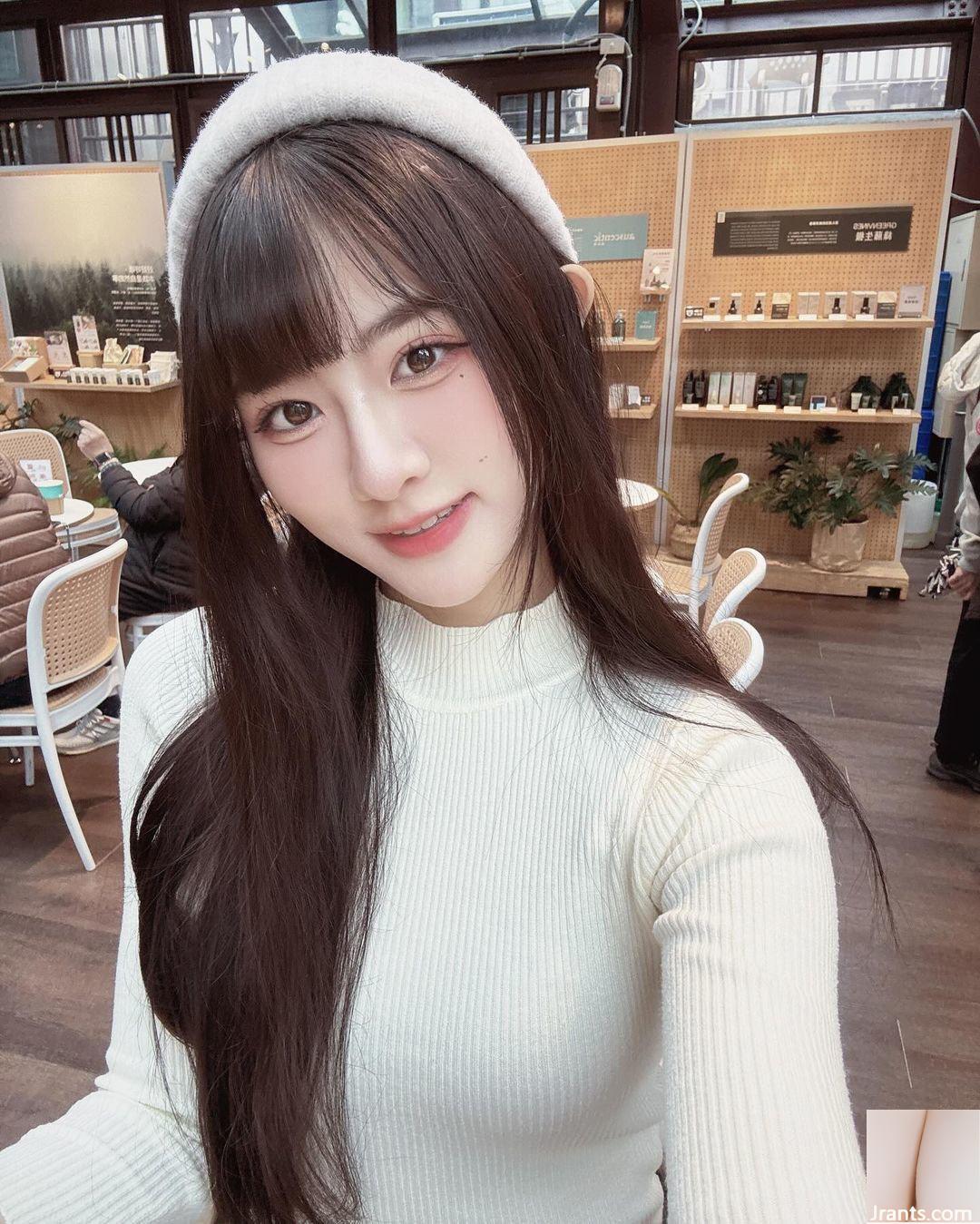 “Youxin” có đôi mắt to, nụ cười ngọt ngào, thân hình bụ bẫm dễ thương, khoe dáng không chút do dự (10P) - Ảnh 3