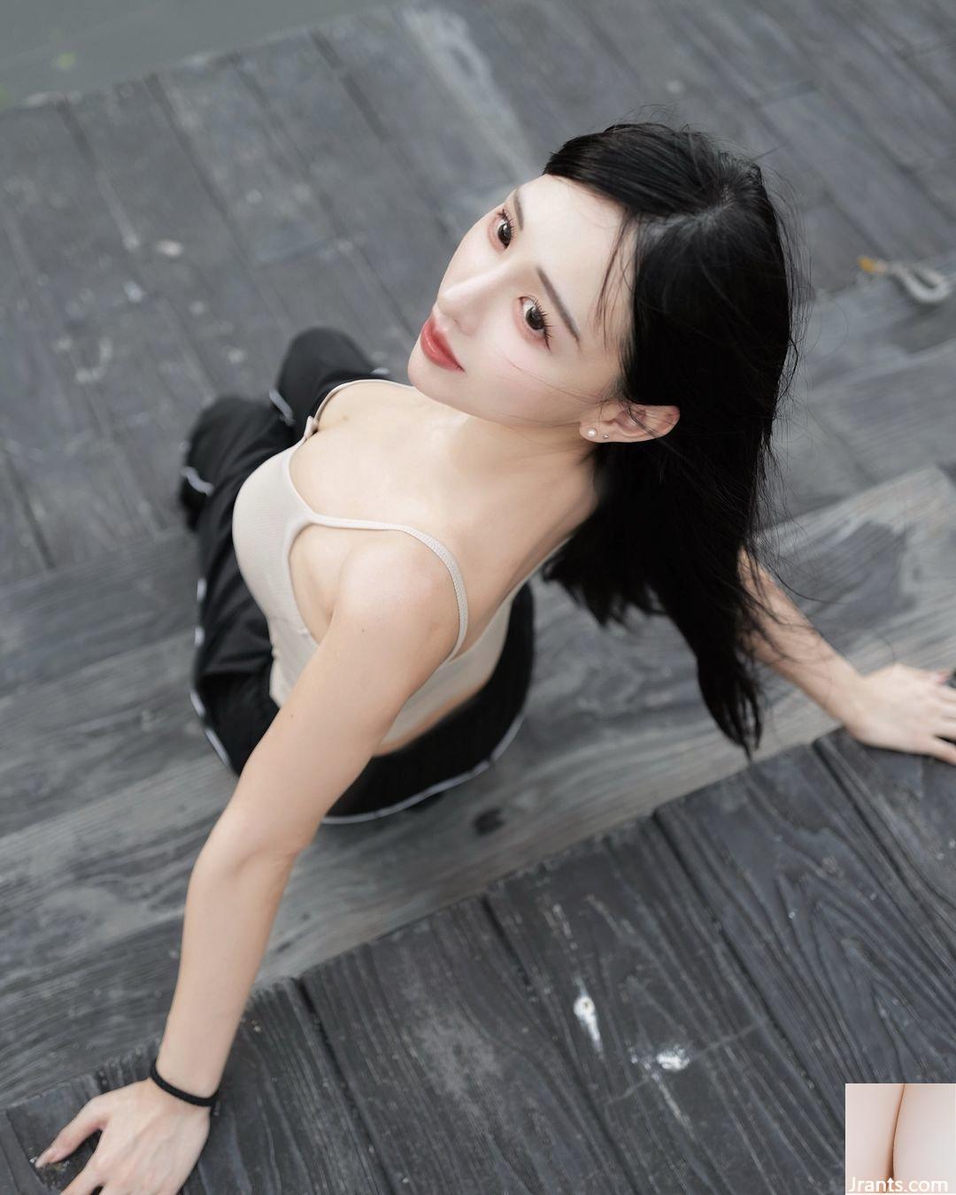 “HsiatzuChing” có khuôn mặt và dáng người với làn da trắng ngần, làn da đẹp khiến người ta chảy nước miếng (10P