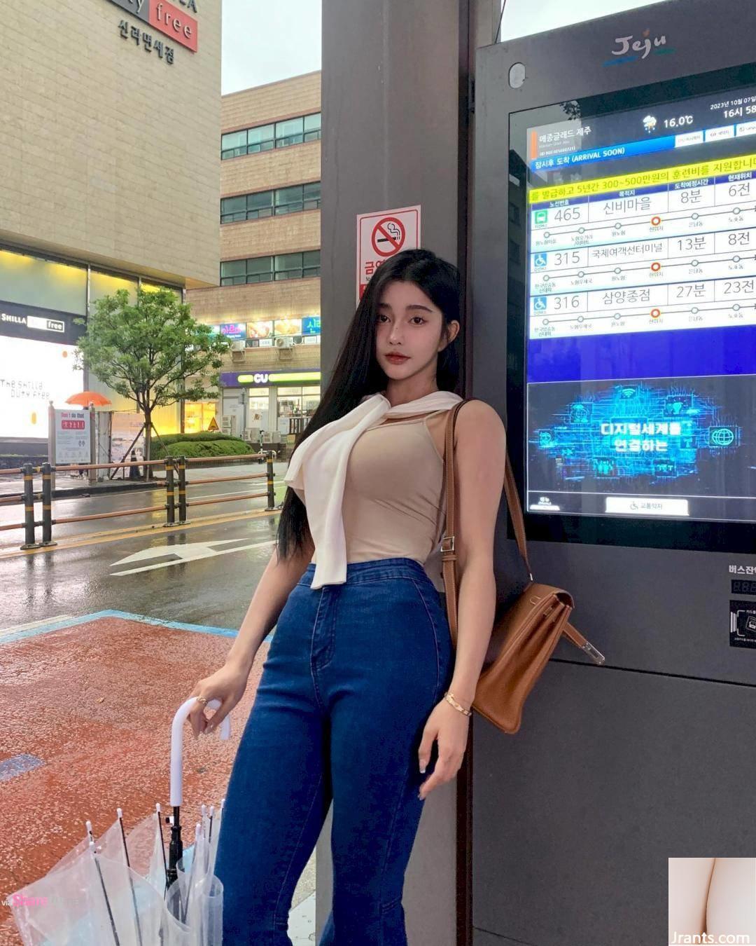 Cô gái xinh đẹp với chiếc áo ghi lê ngọt ngào và thân hình bùng nổ trong lòng cư dân mạng - Ảnh 16