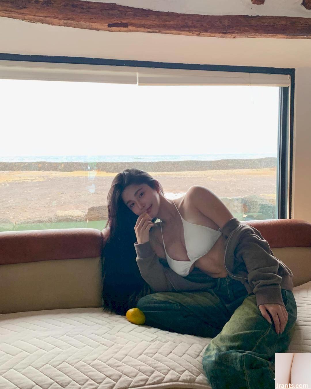 Cô gái xinh đẹp với chiếc áo ghi lê ngọt ngào và thân hình bùng nổ trong lòng cư dân mạng - Ảnh 6