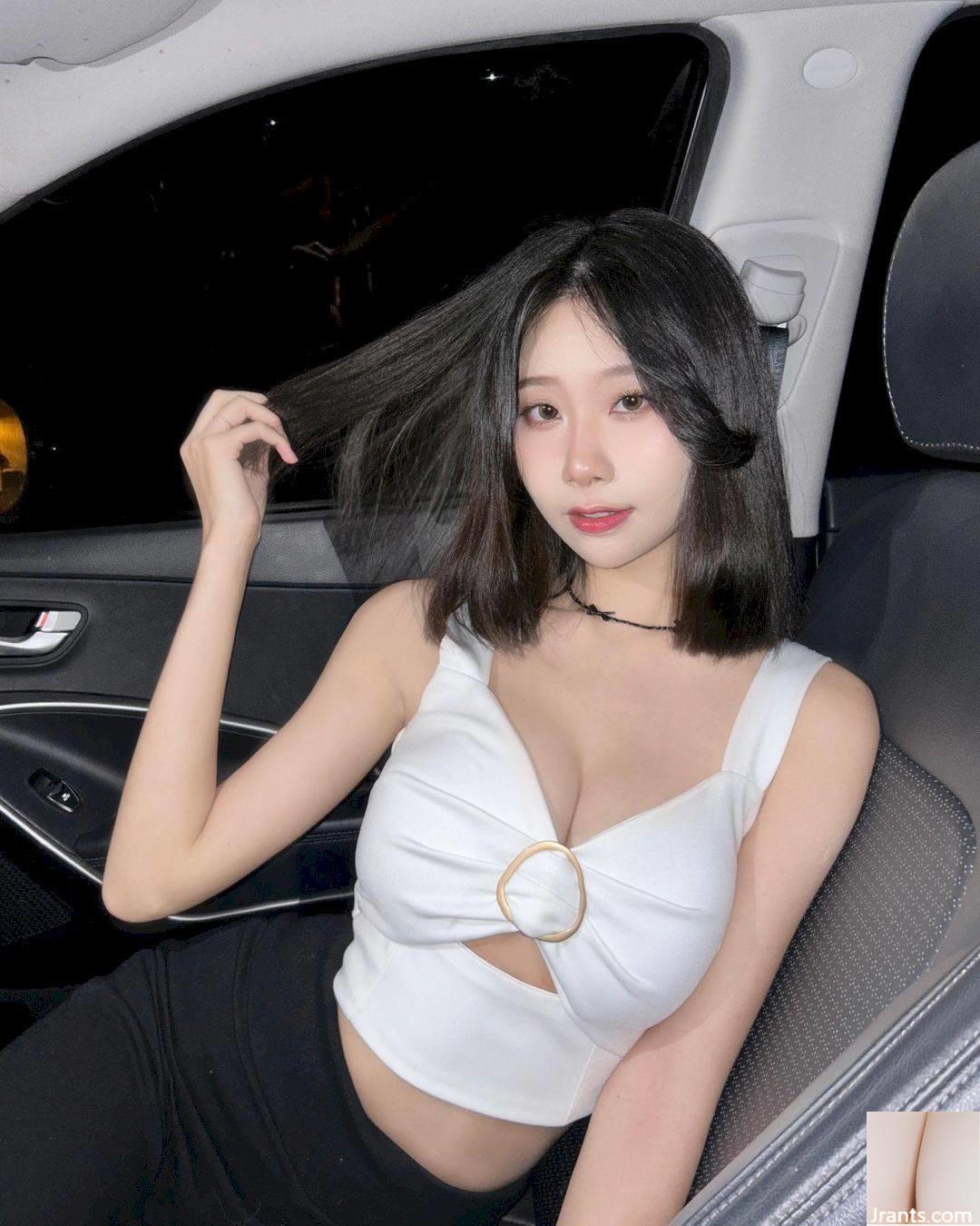 Hot girl mẫu xe hơi được khen ngợi về vóc dáng tuyệt vời, cô cho biết: “Phải có thời gian bóp ngực thì mới có được”.