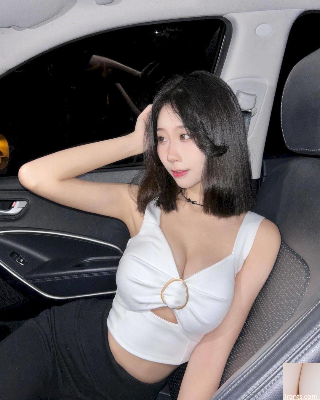 Hot girl mẫu xe hơi được khen ngợi về vóc dáng tuyệt vời, cô cho biết: “Phải có thời gian bóp ngực thì mới có được”. - Ảnh 2