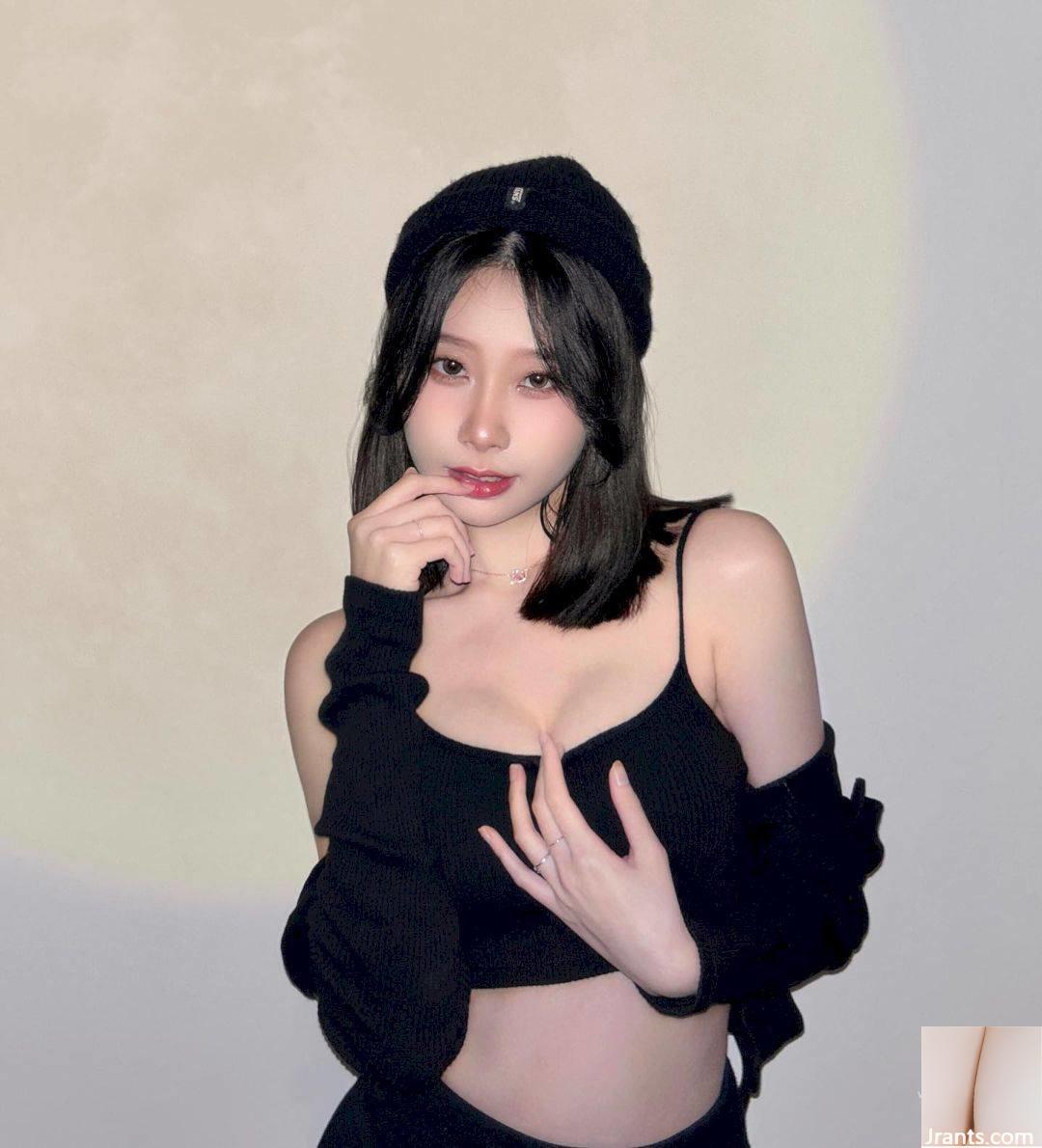 Hot girl mẫu xe hơi được khen ngợi về vóc dáng tuyệt vời, cô cho biết: “Phải có thời gian bóp ngực thì mới có được”. - Ảnh 5