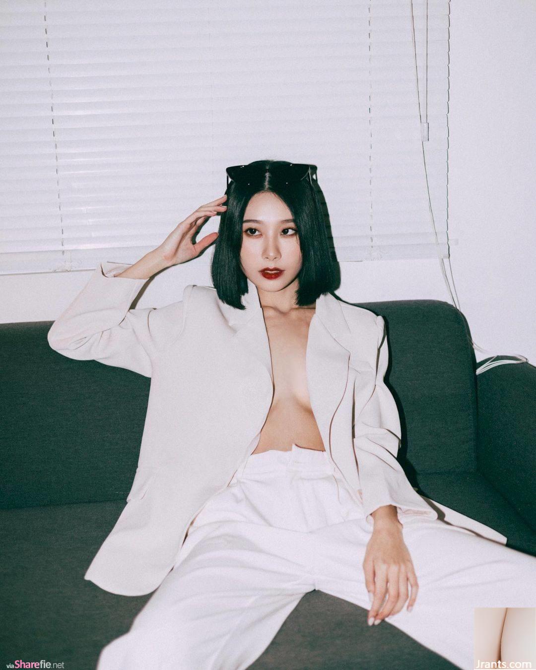 Hot girl mẫu xe hơi được khen ngợi về vóc dáng tuyệt vời, cô cho biết: “Phải có thời gian bóp ngực thì mới có được”. - Ảnh 9