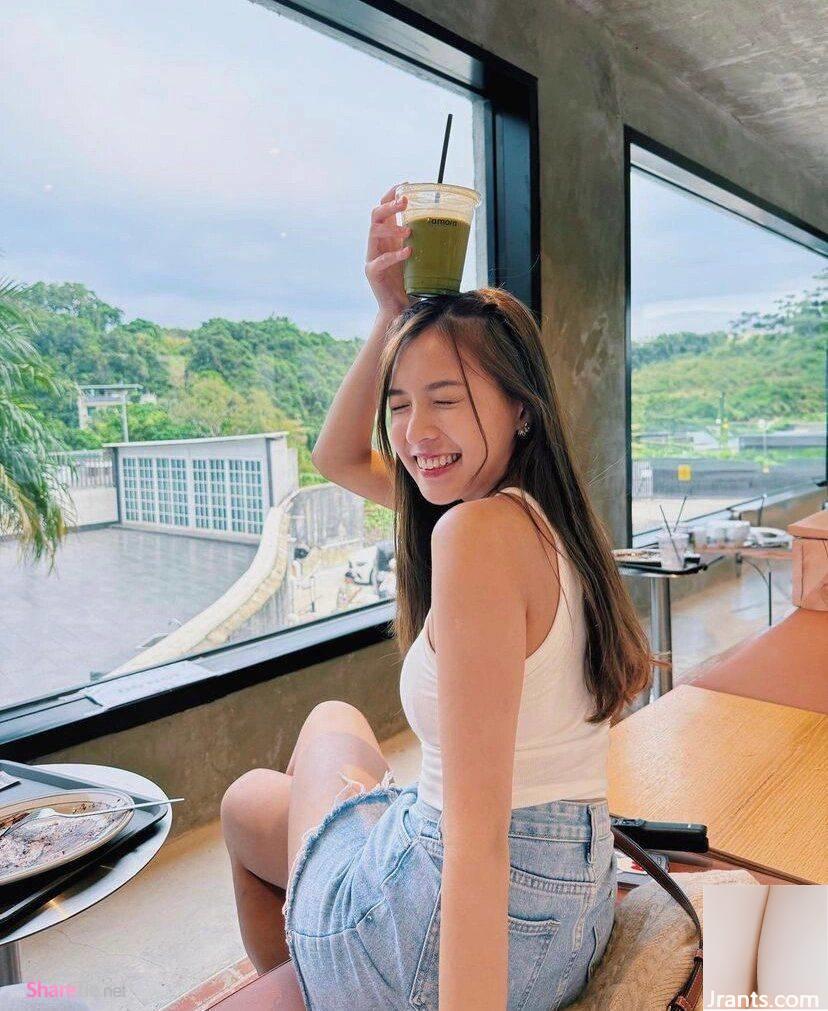 Cô gái ngọt ngào chụp ảnh ở bãi biển, nụ cười khiến dân tình tan chảy - Ảnh 11