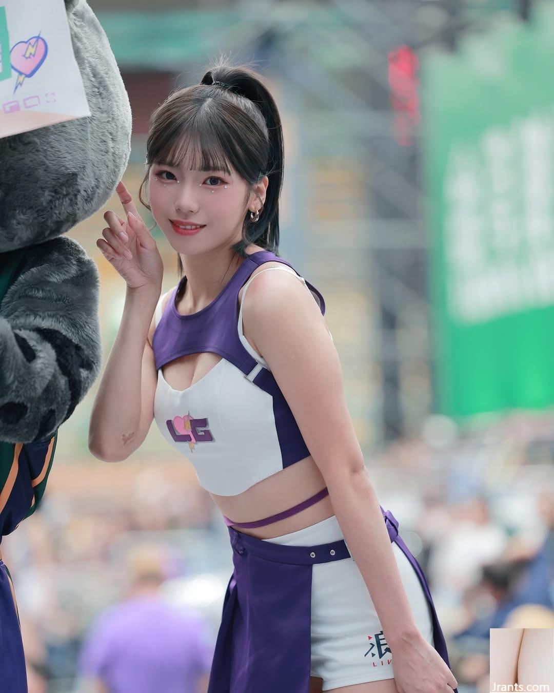 Nụ cười “AN RU” và nhân vật đẹp khiến cư dân mạng say rượu (10p) - Ảnh 2