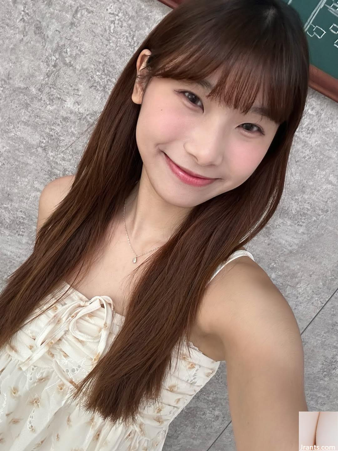 “Zhang Yi’en Jingjing” Làn da trắng nõn và dịu dàng rất quyến rũ và dáng người bụ bẫm rất bắt mắt (10P) - Ảnh 2