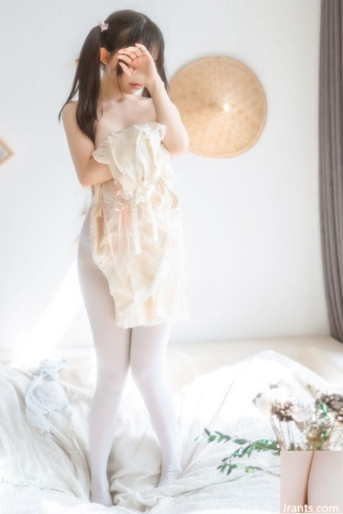 Nước sốt hoàng đế Liuwei “Xiaoyi LOX Cô gái xinh đẹp” (71P) - Ảnh 28