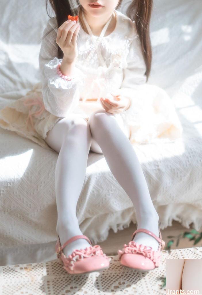 Nước sốt hoàng đế Liuwei “Xiaoyi LOX Cô gái xinh đẹp” (71P) - Ảnh 34