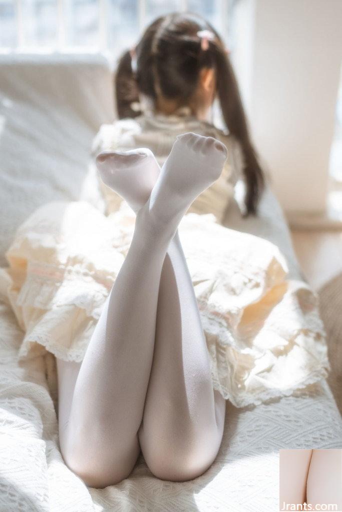 Nước sốt hoàng đế Liuwei “Xiaoyi LOX Cô gái xinh đẹp” (71P) - Ảnh 4