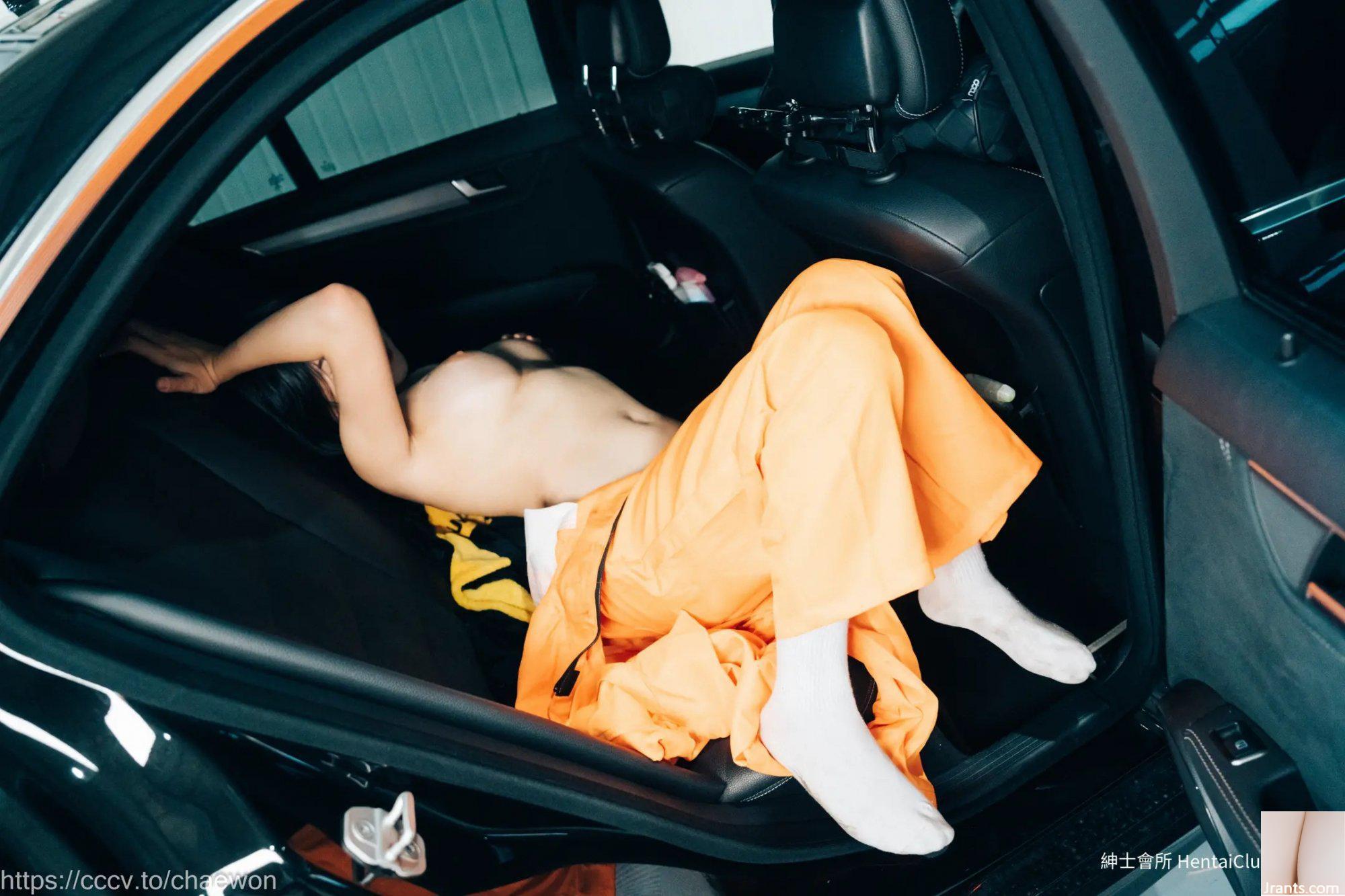 Cô gái trong gara Zia Loozy (129P) - Ảnh 109