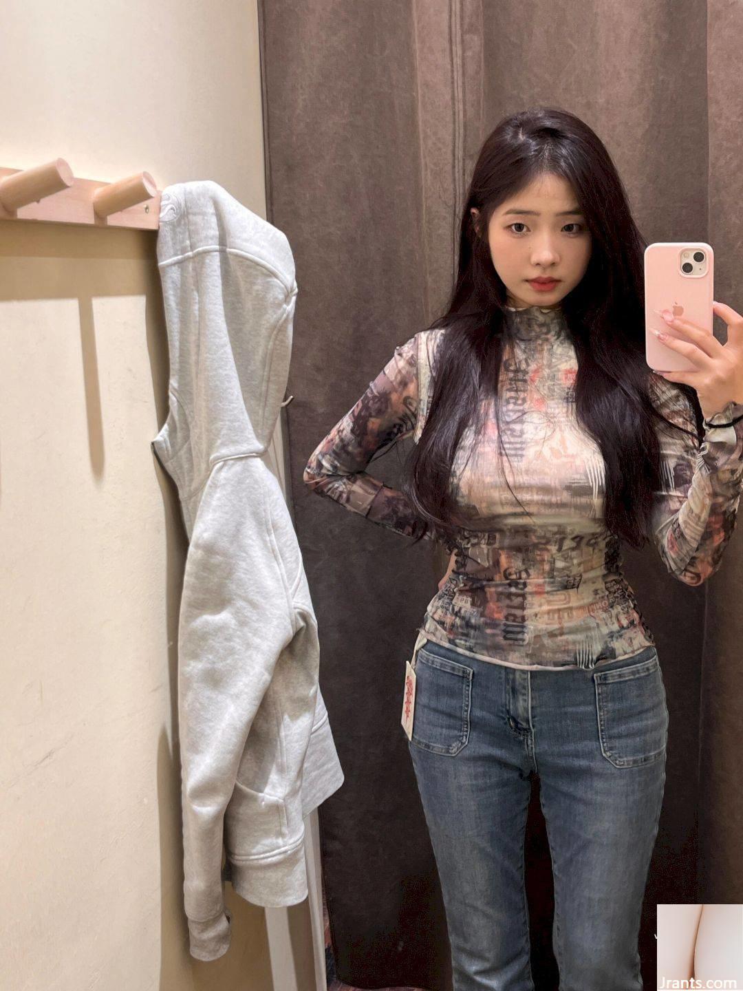 Gái xinh selfie trong phòng thử đồ, dáng quá bùng nổ - Ảnh 2