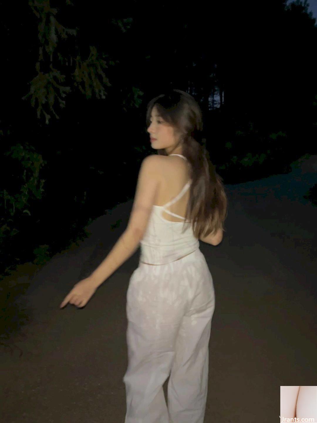 Gái xinh selfie trong phòng thử đồ, dáng quá bùng nổ - Ảnh 5