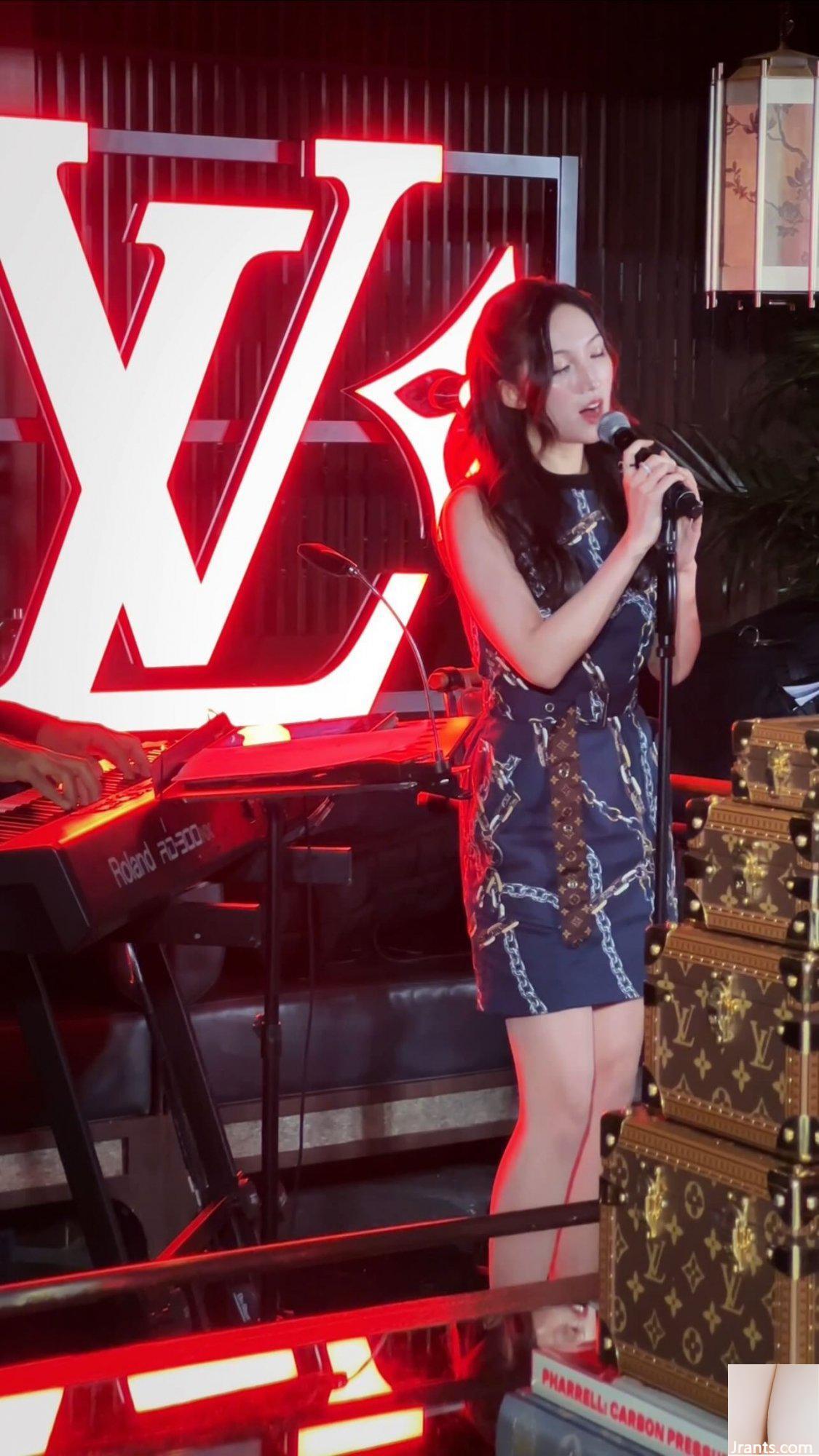 Hình ảnh J nổi tiếng của cô gái Hồng Kông hedy_hoiyi: sự kết hợp hoàn hảo giữa thanh lịch và quyến rũ! - Ảnh 3