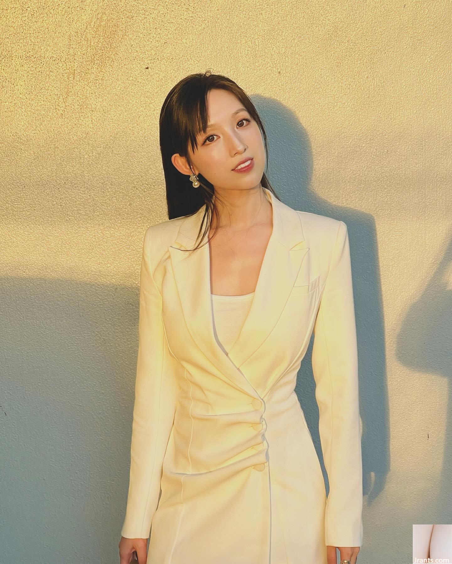 Hình ảnh J nổi tiếng của cô gái Hồng Kông hedy_hoiyi: sự kết hợp hoàn hảo giữa thanh lịch và quyến rũ! - Ảnh 52