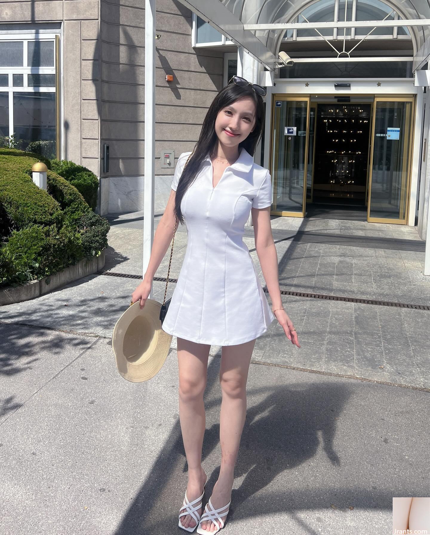 Hình ảnh J nổi tiếng của cô gái Hồng Kông hedy_hoiyi: sự kết hợp hoàn hảo giữa thanh lịch và quyến rũ! - Ảnh 65