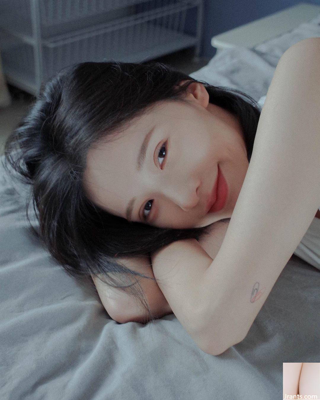 Người nổi tiếng trên mạng “Xiao Zhixuan Iris” có thân hình thấp thoáng và xinh đẹp thu hút trí tưởng tượng của mọi người (10P)