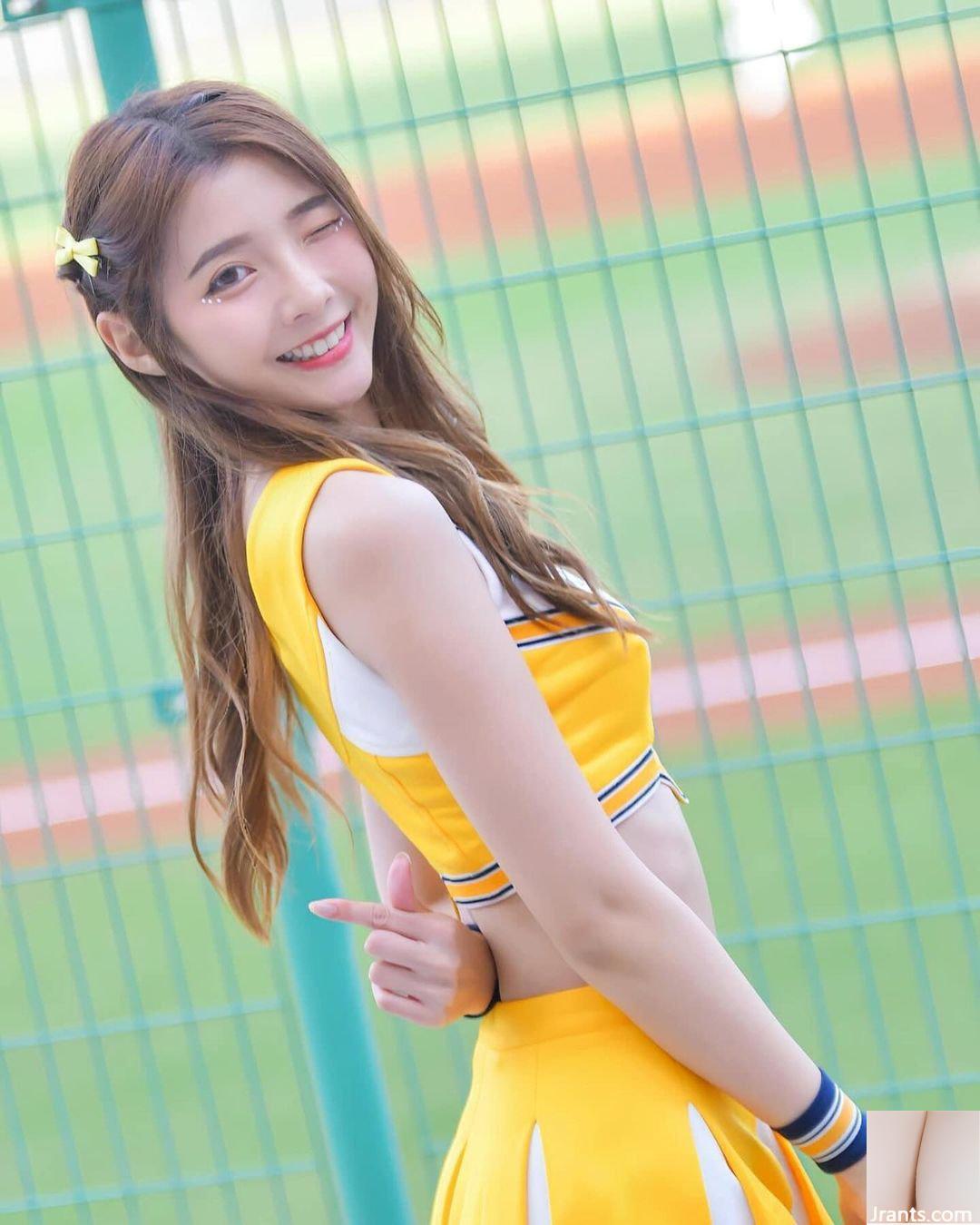 “Wen Wen” có thân hình siêu cong và trang phục hơi gợi cảm (10P) - Ảnh 4