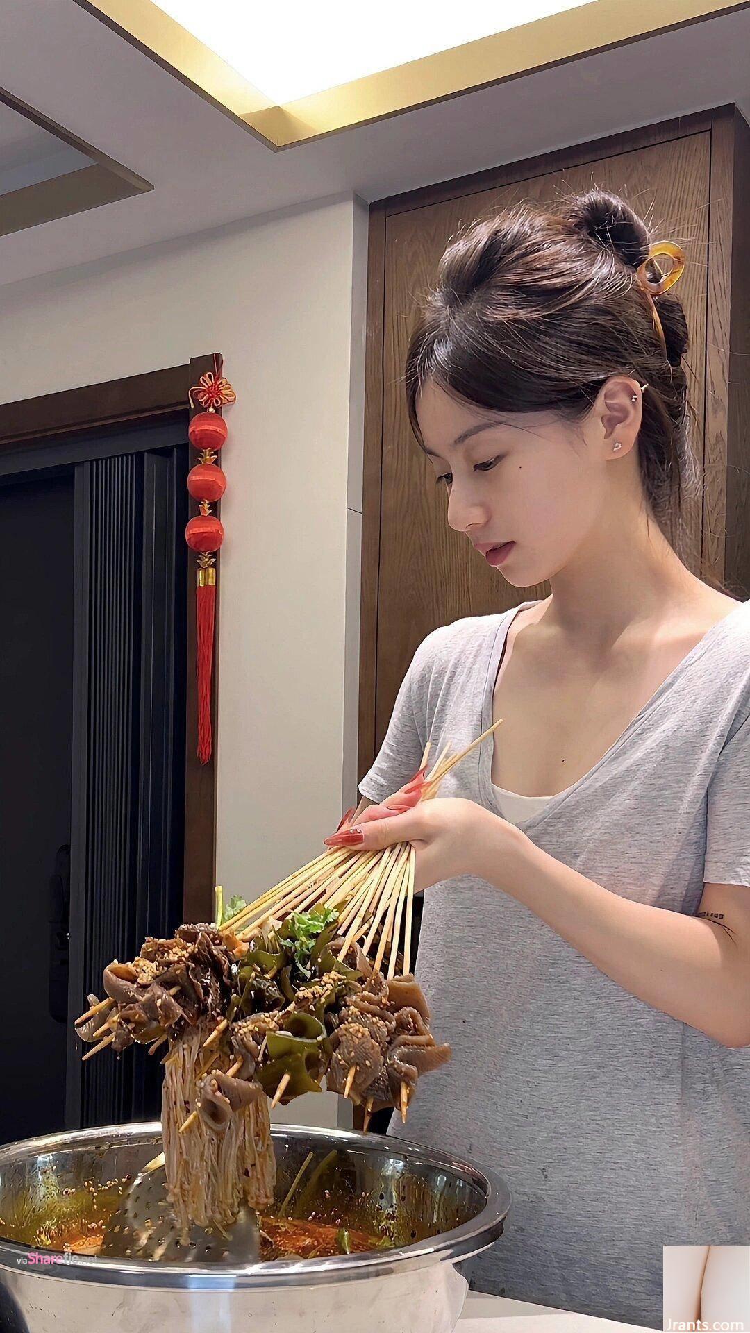 Một bức ảnh chụp đường phố của một cô gái xinh đẹp với khí chất ngọt ngào: “Trên dày và dưới gầy. Đôi chân này đẹp quá”. - Ảnh 16