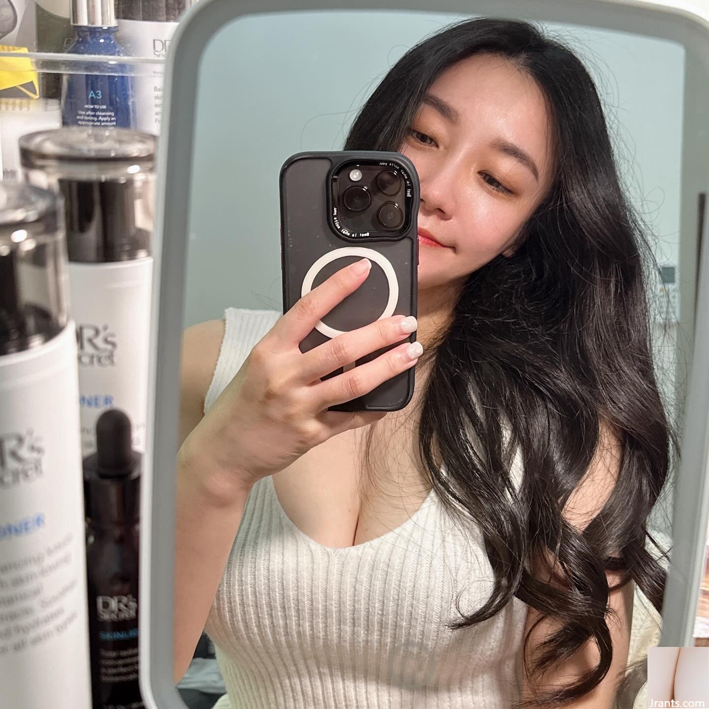 Chú ngựa nhỏ “Carina Mengmeng” có thân hình nóng bỏng khiến người ta không thể rời mắt (10P)